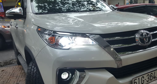 do-nguyen-bo-den-pha-truoc-toyota-fortuner-1